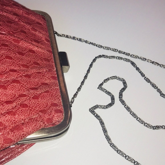 CHINESE LAUNDRY pink purse clutch w/ silver strap - Picture 5 of 8